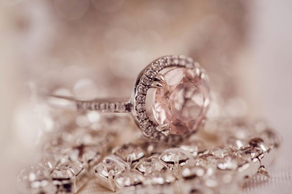 Anillo de compromiso solitario