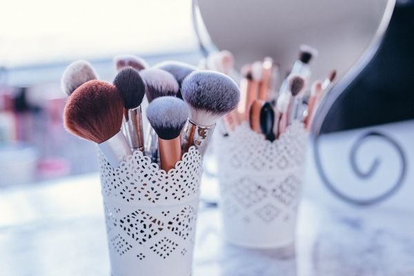 Makeup Pack + Rose Bouquet